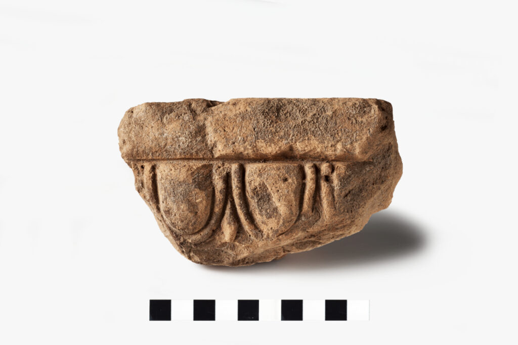 Frammenti di lastre fittili Patù - località Uschia Pagliare (scavo archeologico, 2005) II-III sec. d.C. Ceramica acroma inv. 93325, 93326