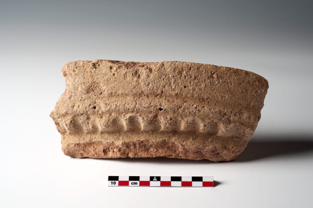 Frammenti di grandi contenitori Patù - località Vereto epoche varie Ceramica acroma inv. 93986, 93987, 93388