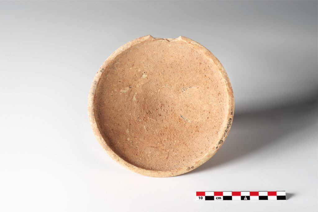 Piatto Patù IV-III sec. a.C. Ceramica a vernice nera Inv. 20.S273-2.20