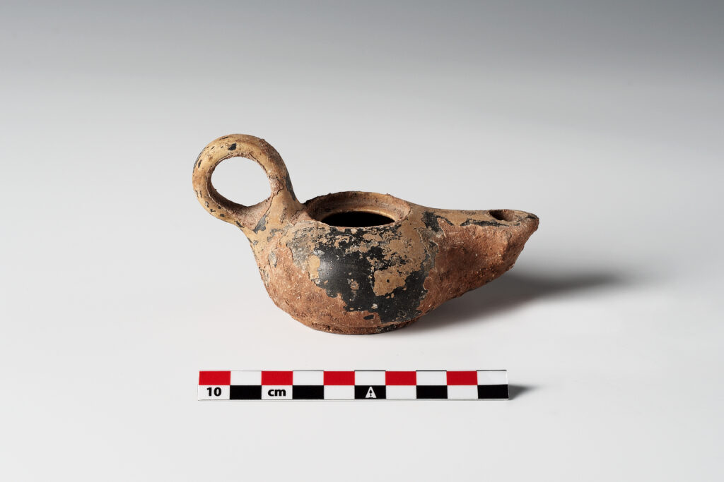 Lucerne Patù III-IV sec. d.C. Ceramica acroma e ceramica di colore bruno Inv. 20.S273-2.18, 20.S273-2.19