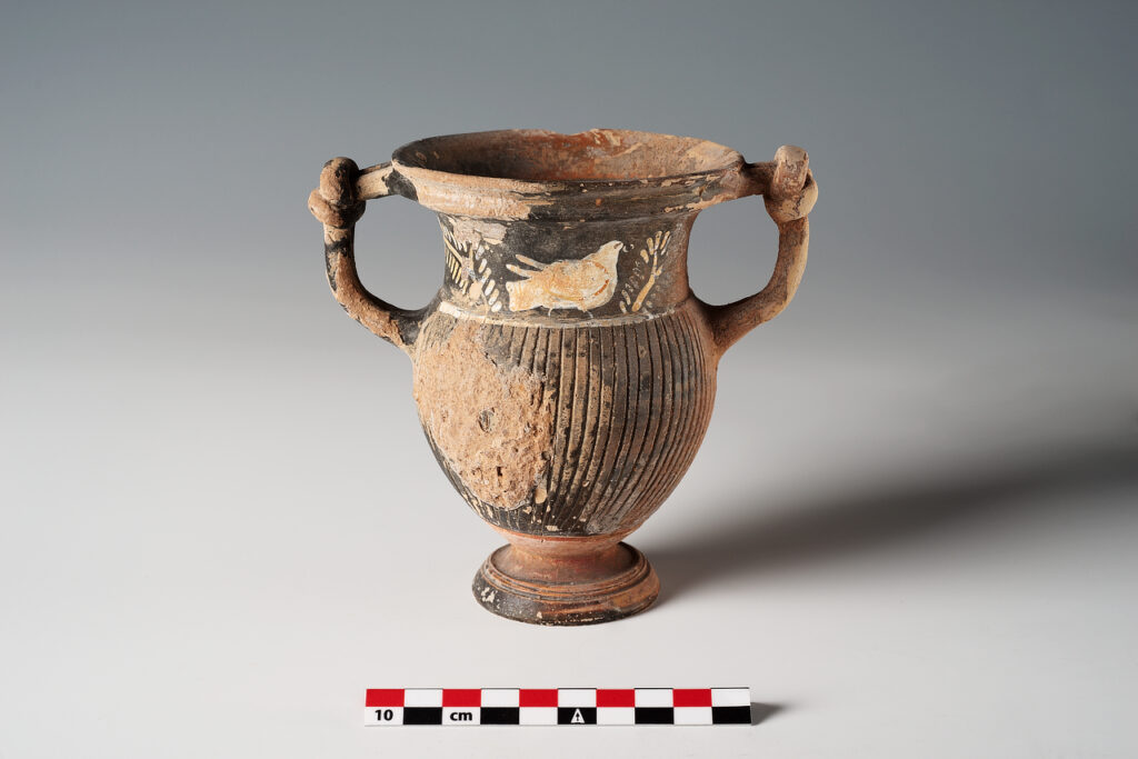 Cratere a campana apulo Patù - località Sant’Andrea metà IV sec. a.C. Ceramica a figure rosse inv. 6327