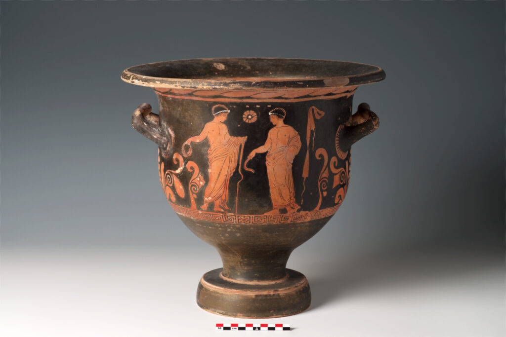 Cratere a campana apulo Patù - località Sant’Andrea metà IV sec. a.C. Ceramica a figure rosse inv. 6327