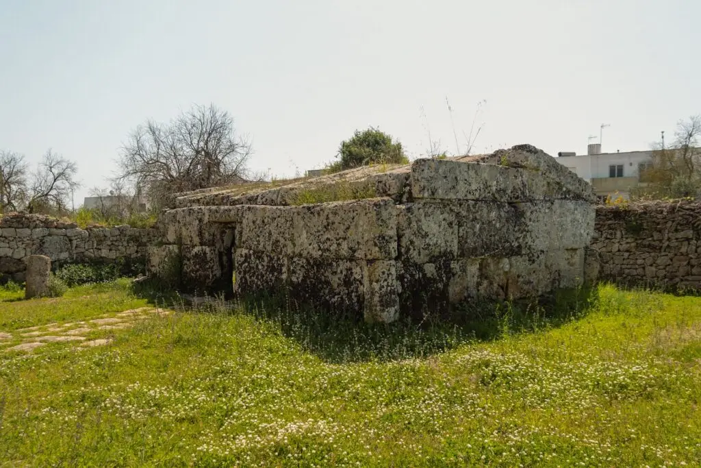 Il Monumento delle Centopietre a Patù