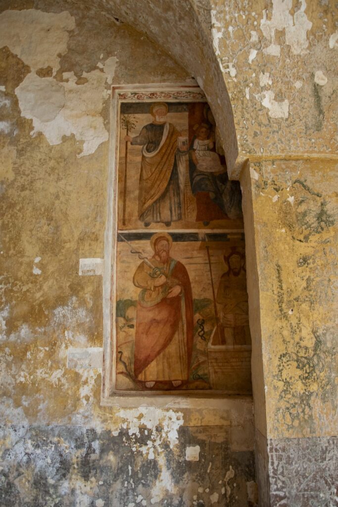 Affresco di San Paolo nella chiesetta della Madonna di Vereto